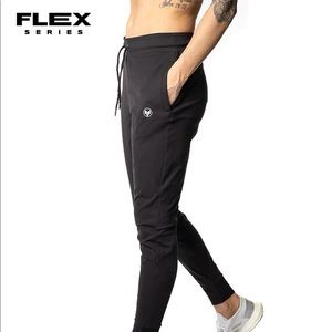 ALPHA FORWARD

FLEX JOGGER - BLACK